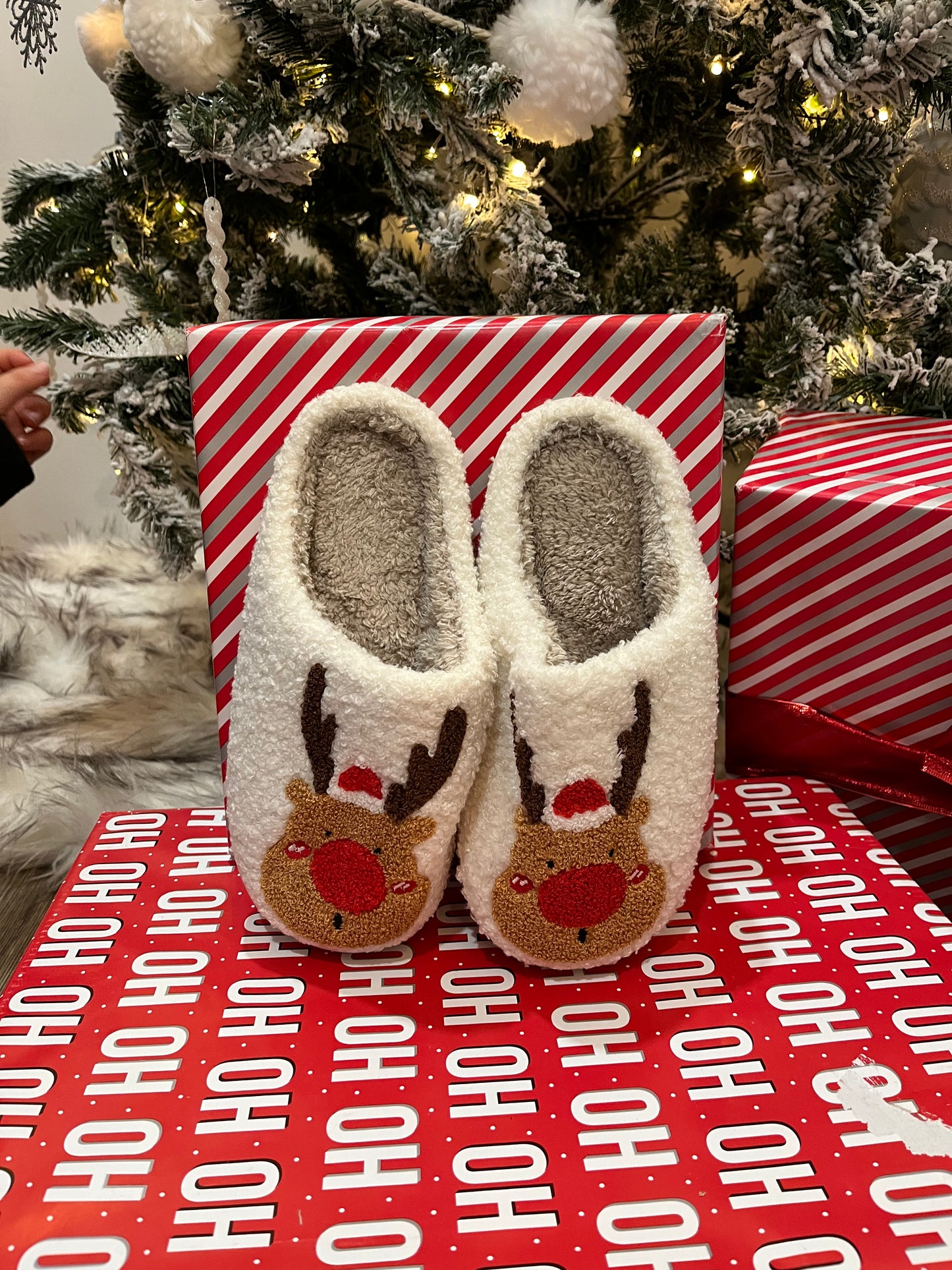 Fuzzy Christmas Slippers - W23